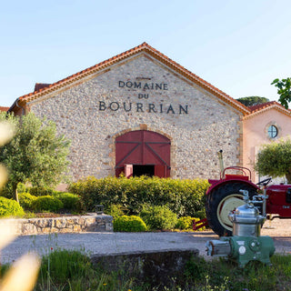 Le Domaine de Bourrian, situé à Gassin dans le Golfe de Saint-Tropez, offre un cadre provençal élégant pour mariages et événements haut de gamme.