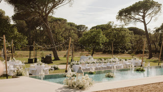 Reception au bord de la piscine du domaine de bourrian a saint tropez 